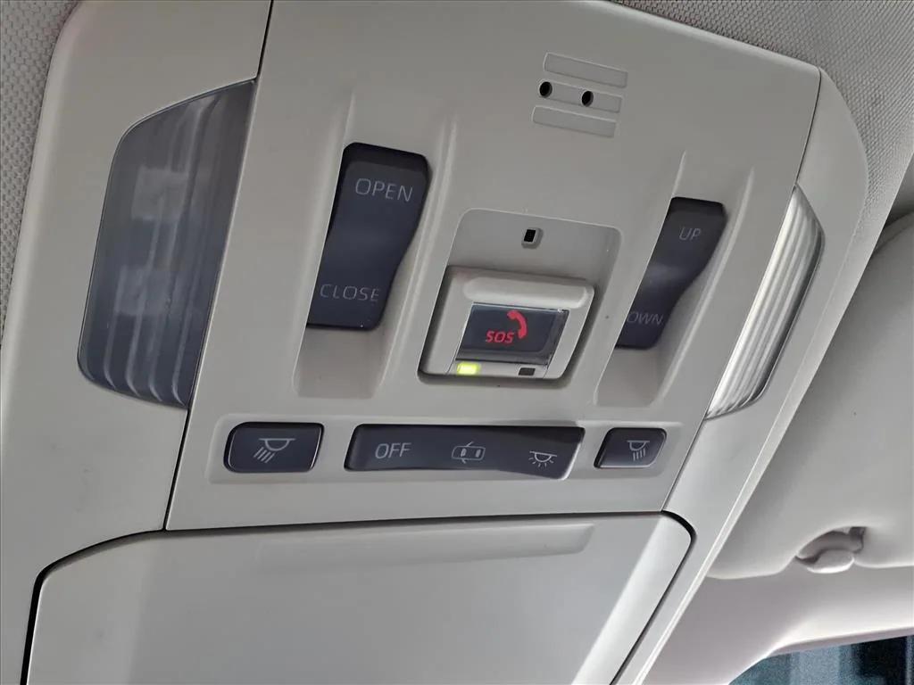 used 2020 Toyota Highlander car, priced at $29,900