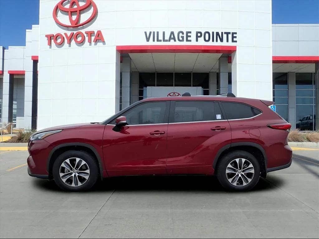 used 2020 Toyota Highlander car, priced at $29,900