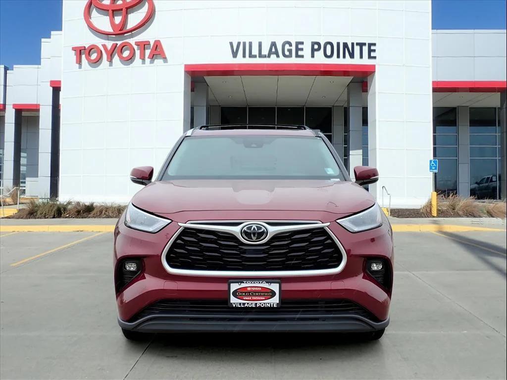 used 2020 Toyota Highlander car, priced at $29,900