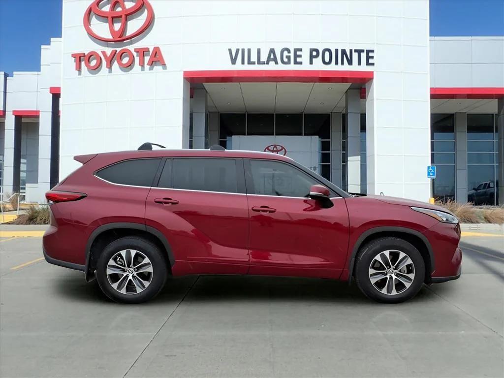 used 2020 Toyota Highlander car, priced at $29,900