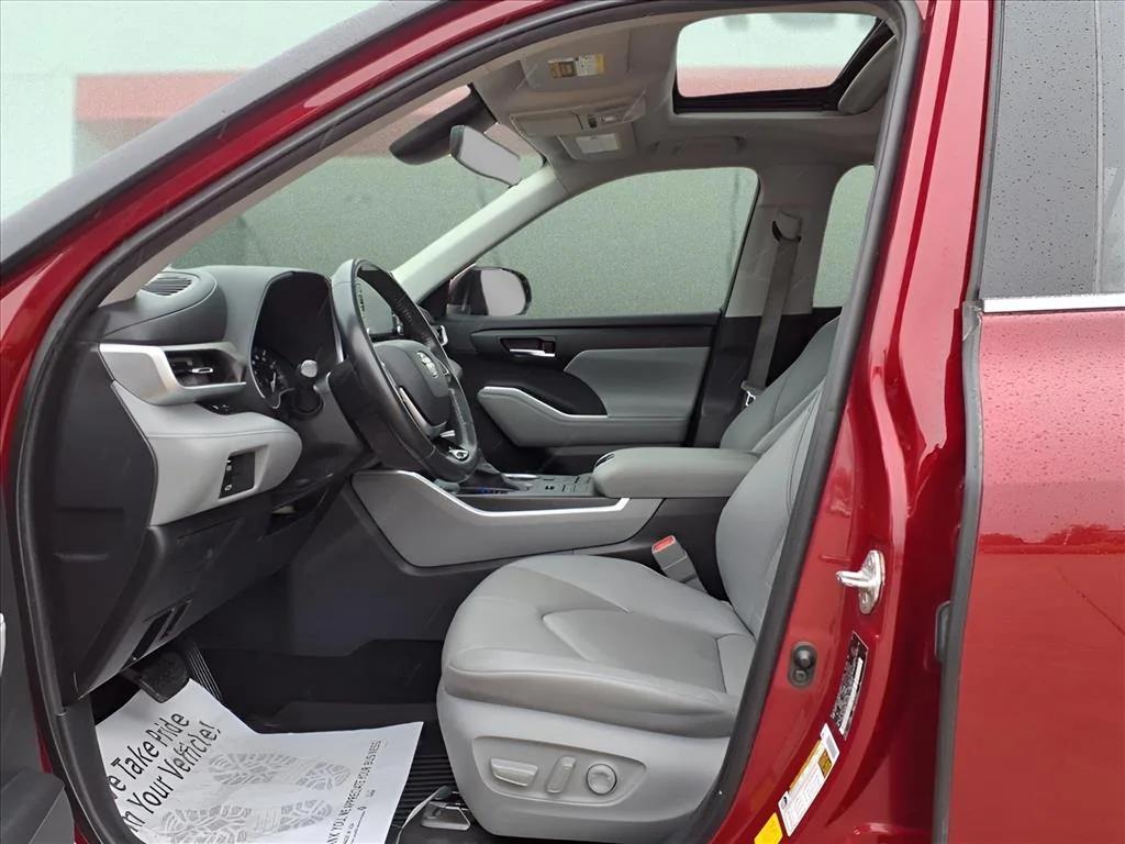 used 2020 Toyota Highlander car, priced at $29,900