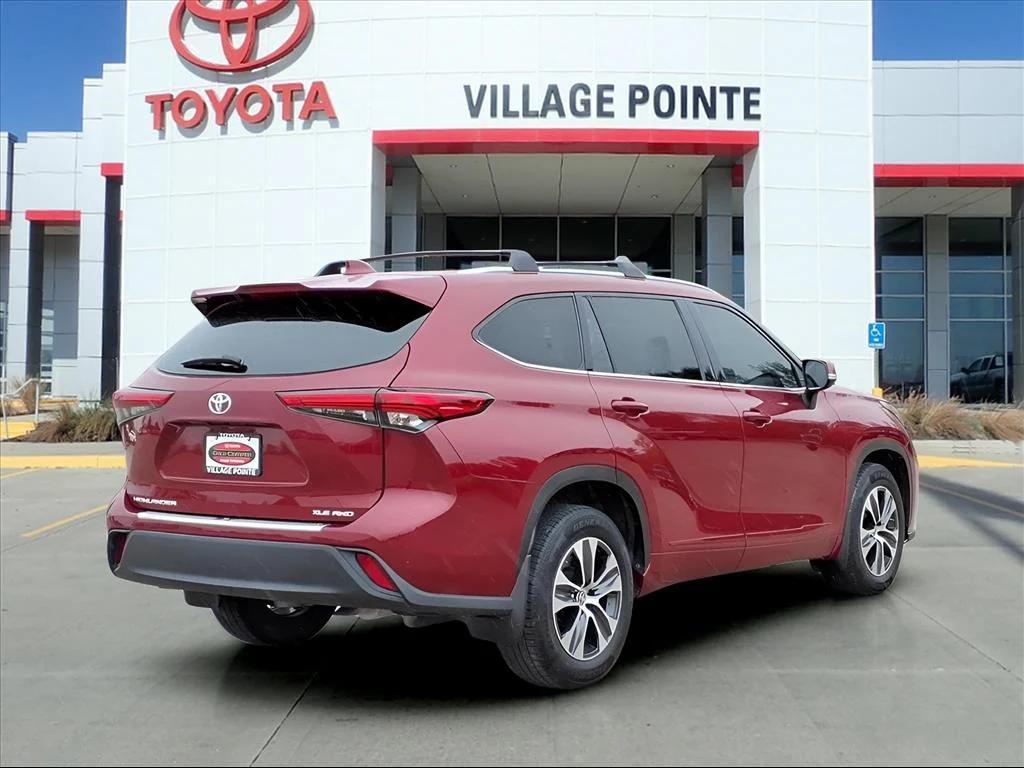 used 2020 Toyota Highlander car, priced at $29,900