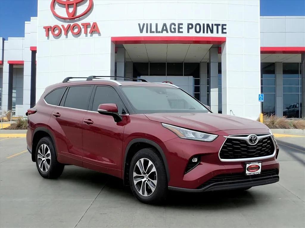 used 2020 Toyota Highlander car, priced at $29,900