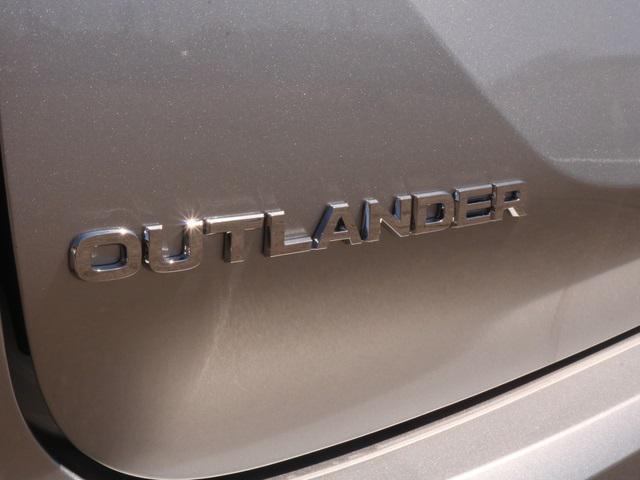 new 2024 Mitsubishi Outlander car, priced at $37,231