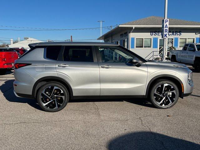 new 2024 Mitsubishi Outlander car, priced at $37,298