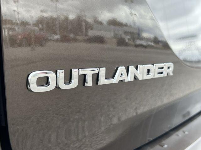 new 2024 Mitsubishi Outlander car, priced at $38,464