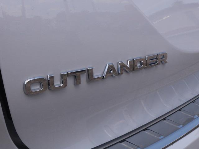 new 2024 Mitsubishi Outlander car, priced at $37,774