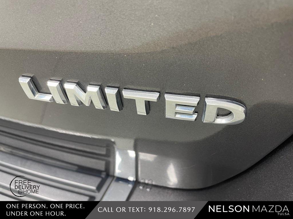 used 2017 Jeep Grand Cherokee car, priced at $15,403