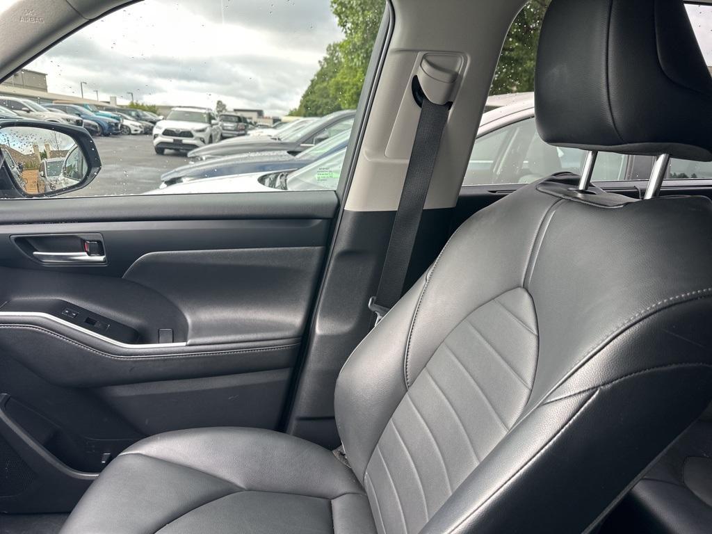 used 2021 Toyota Highlander car, priced at $29,509