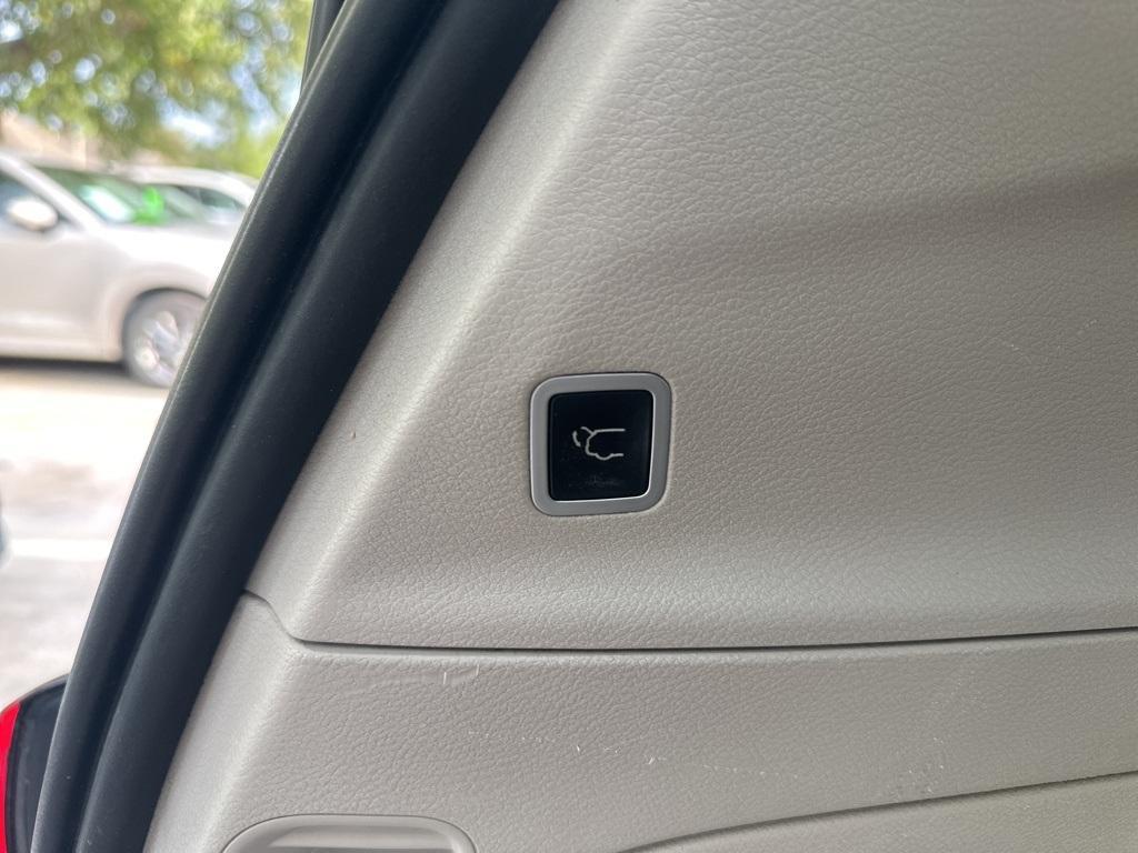 used 2018 Chrysler Pacifica car, priced at $12,443