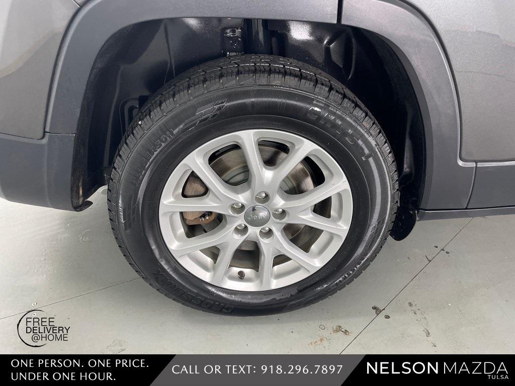 used 2015 Jeep Cherokee car, priced at $10,172