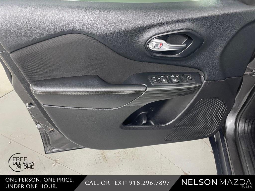 used 2015 Jeep Cherokee car, priced at $10,172