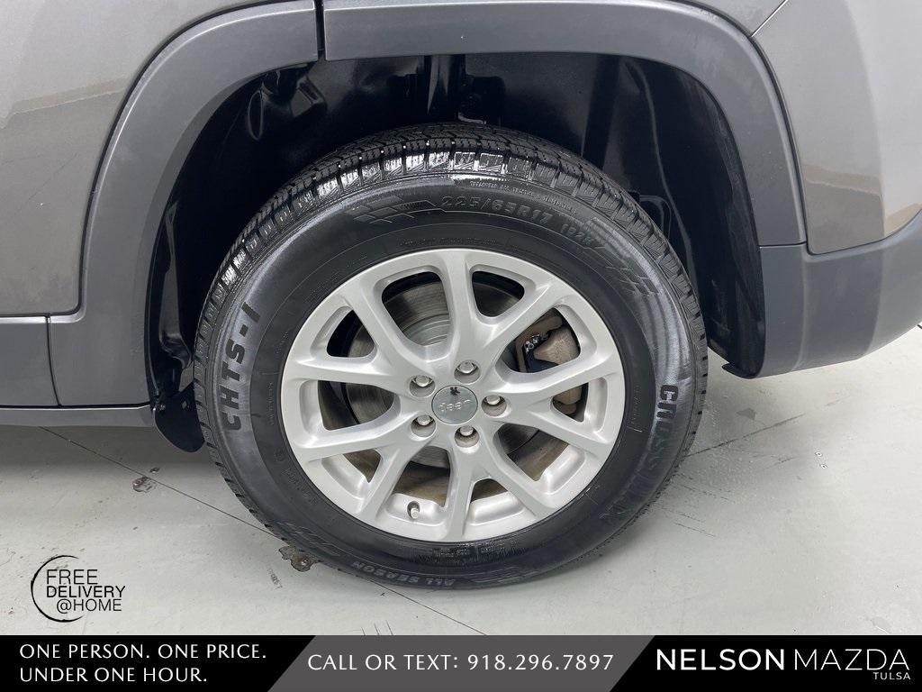 used 2015 Jeep Cherokee car, priced at $10,172
