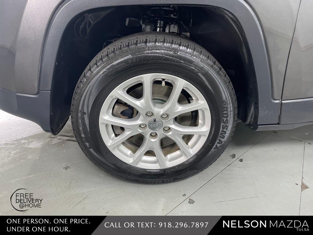 used 2015 Jeep Cherokee car, priced at $10,172