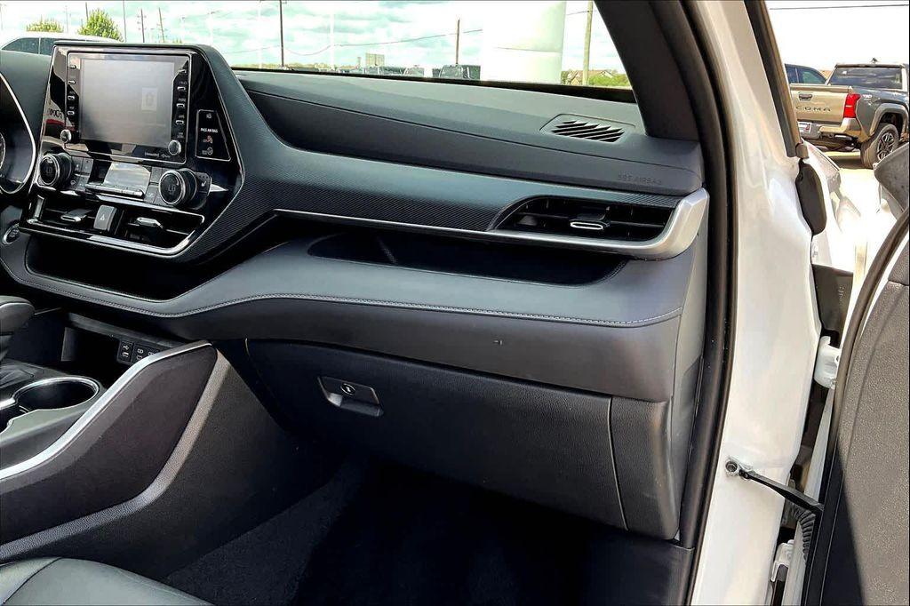 used 2022 Toyota Highlander car, priced at $37,000