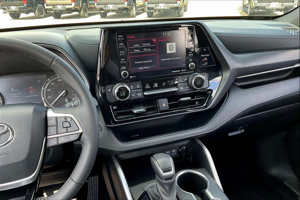 used 2022 Toyota Highlander car, priced at $37,000