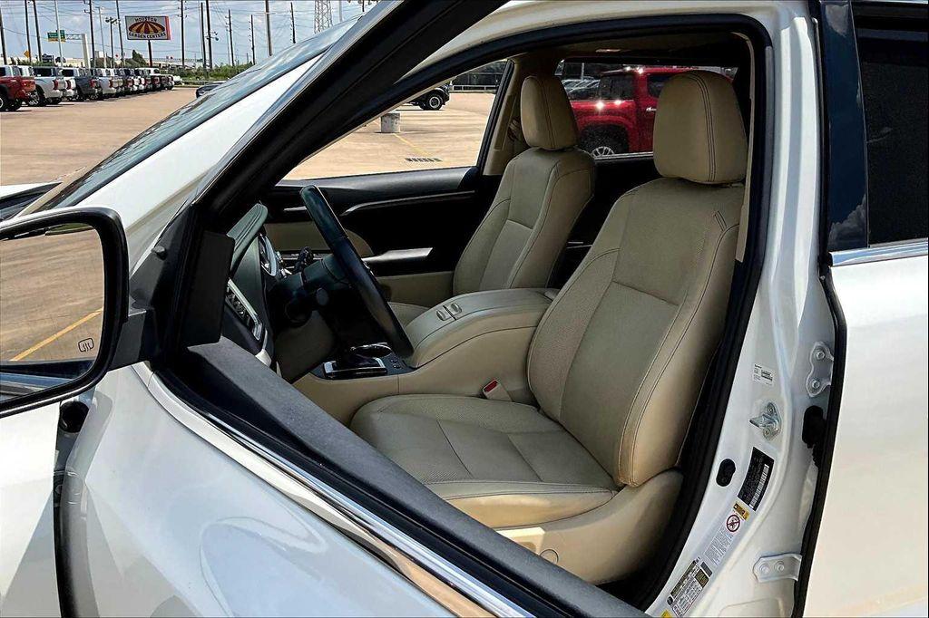 used 2019 Toyota Highlander car, priced at $24,700