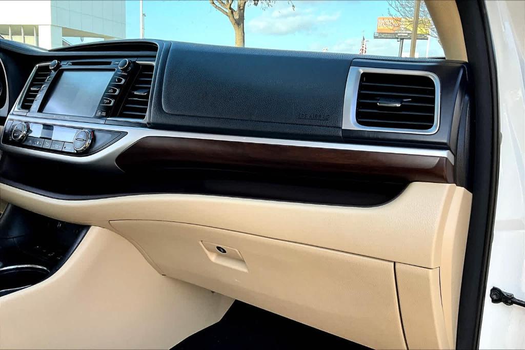 used 2016 Toyota Highlander car, priced at $25,200