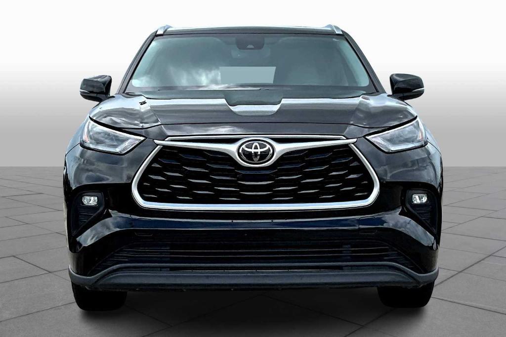 used 2021 Toyota Highlander car, priced at $29,800