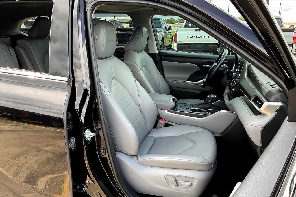 used 2021 Toyota Highlander car, priced at $29,800