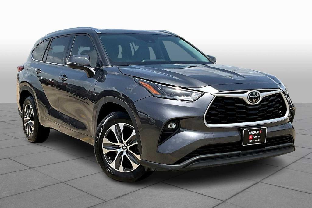 used 2021 Toyota Highlander car, priced at $30,500