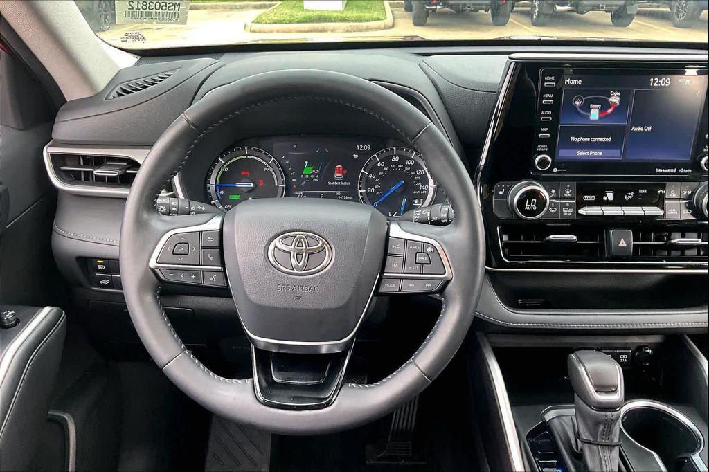 used 2021 Toyota Highlander Hybrid car, priced at $27,891