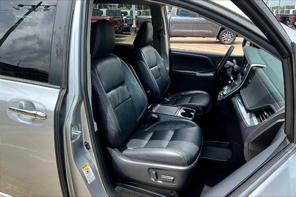 used 2016 Toyota Sienna car, priced at $18,900