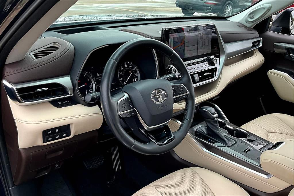 used 2021 Toyota Highlander car, priced at $36,500