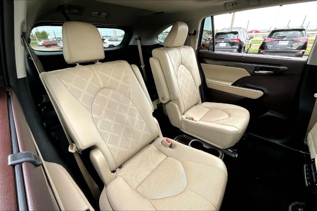 used 2021 Toyota Highlander car, priced at $36,500