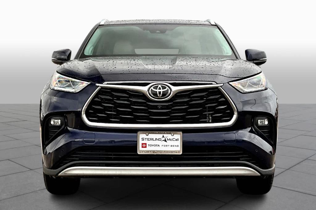 used 2021 Toyota Highlander car, priced at $36,500