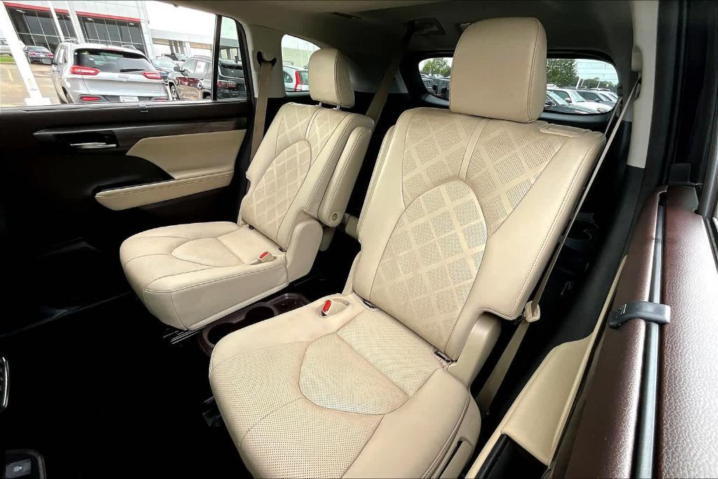 used 2021 Toyota Highlander car, priced at $36,500