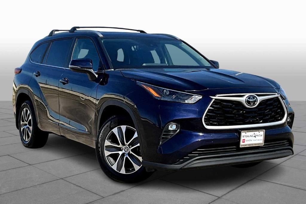 used 2023 Toyota Highlander car, priced at $35,950