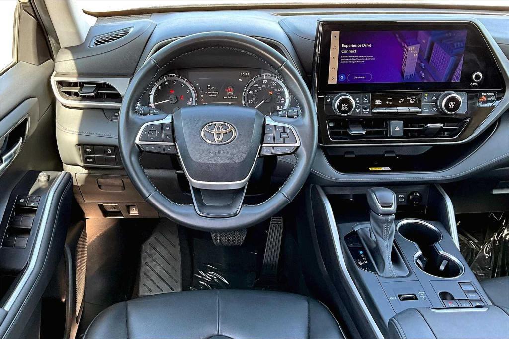 used 2023 Toyota Highlander car, priced at $35,950