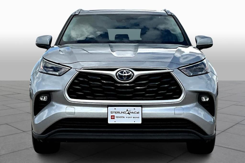 used 2022 Toyota Highlander Hybrid car, priced at $38,700