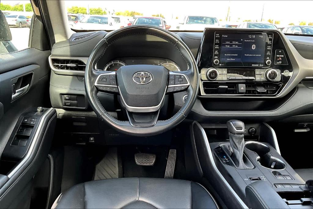 used 2022 Toyota Highlander car, priced at $32,850