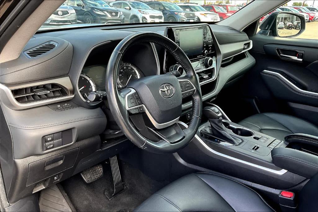 used 2022 Toyota Highlander car, priced at $32,850