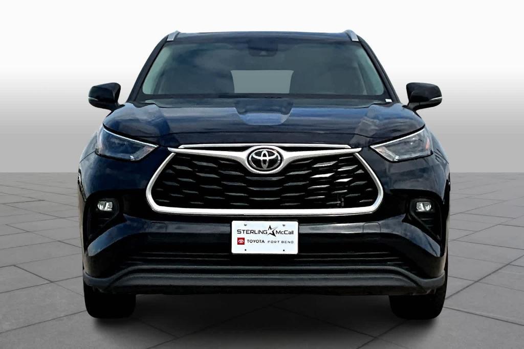 used 2022 Toyota Highlander car, priced at $32,850