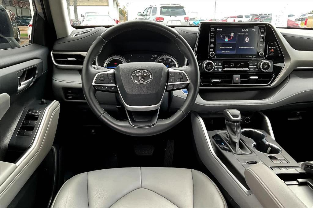 used 2022 Toyota Highlander Hybrid car, priced at $37,000