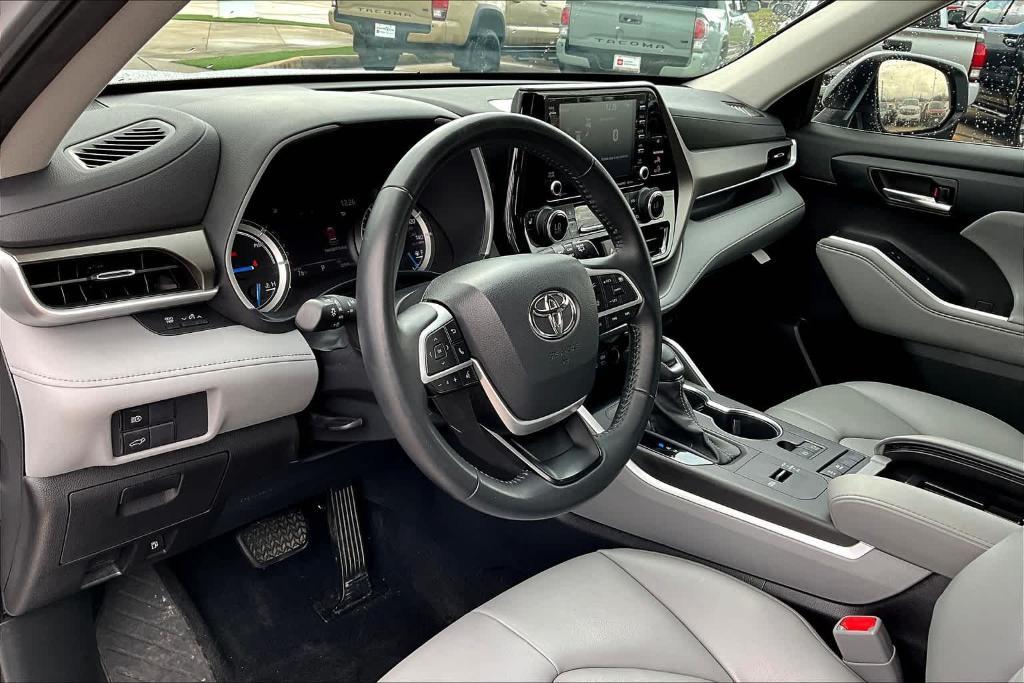 used 2022 Toyota Highlander Hybrid car, priced at $37,000