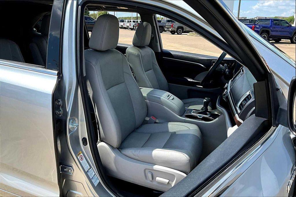 used 2016 Toyota Highlander Hybrid car, priced at $17,850