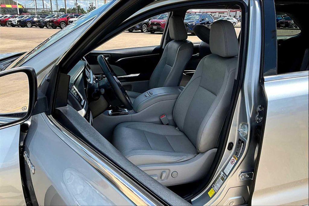 used 2016 Toyota Highlander Hybrid car, priced at $17,850