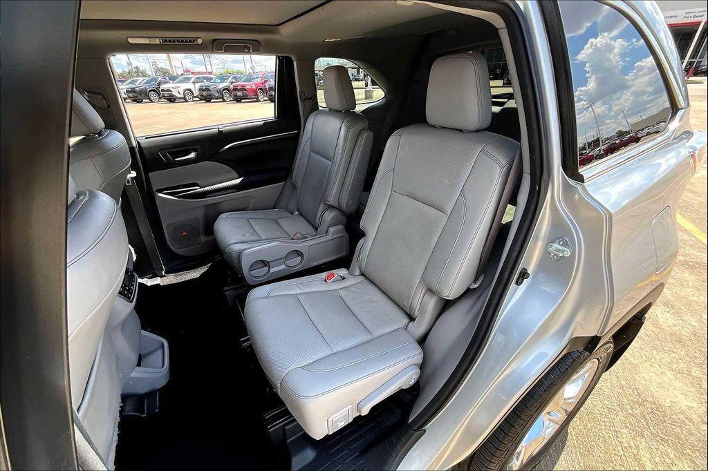 used 2016 Toyota Highlander Hybrid car, priced at $17,850
