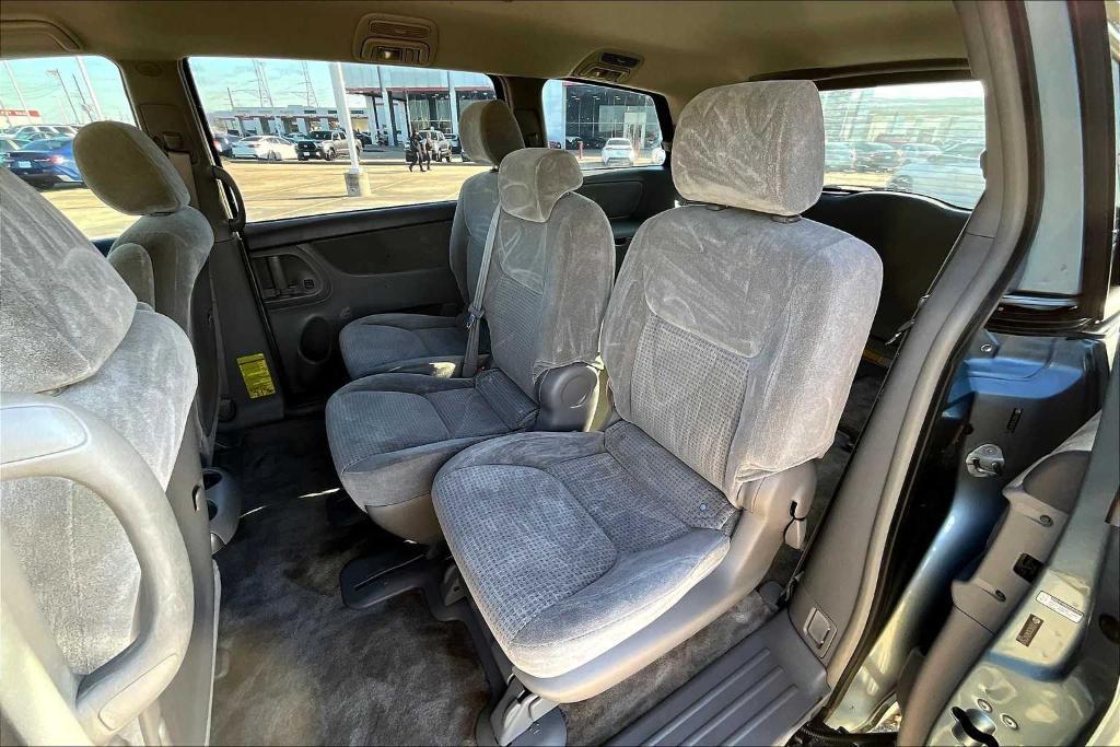 used 2006 Toyota Sienna car, priced at $5,750