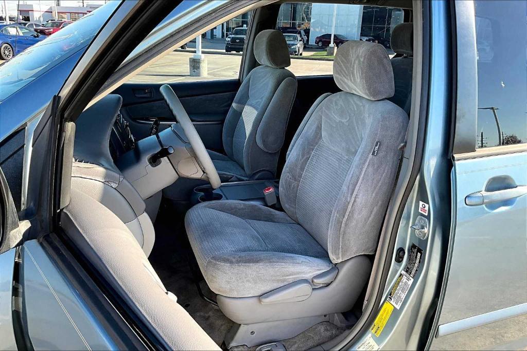 used 2006 Toyota Sienna car, priced at $5,750