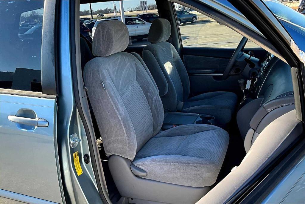 used 2006 Toyota Sienna car, priced at $5,750