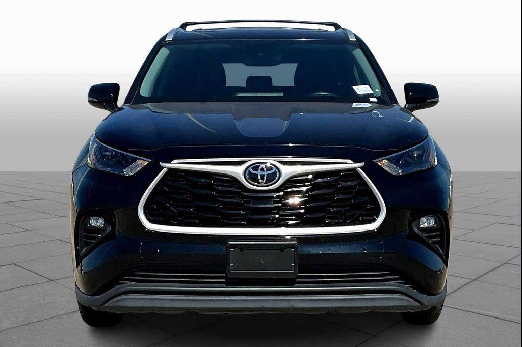 used 2023 Toyota Highlander car, priced at $33,900