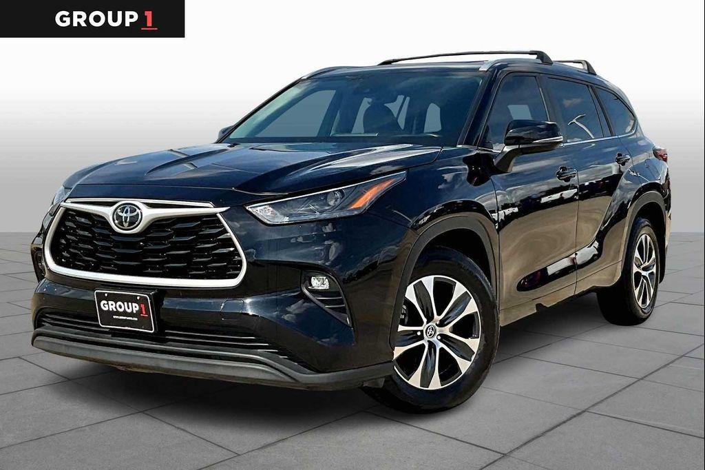 used 2023 Toyota Highlander car, priced at $33,900