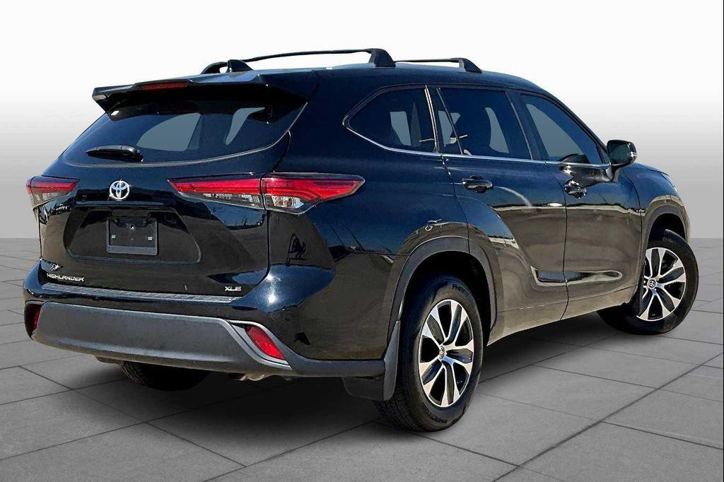 used 2023 Toyota Highlander car, priced at $33,900