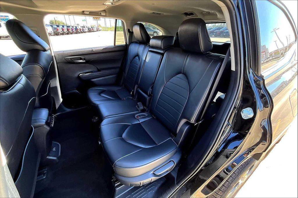 used 2023 Toyota Highlander car, priced at $33,900