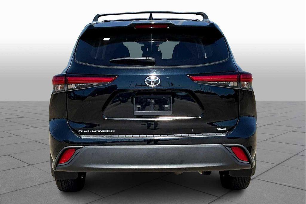 used 2023 Toyota Highlander car, priced at $33,900
